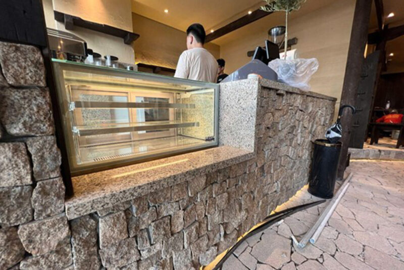 Hướng dẫn chọn mua tủ trưng bày bánh ngọt dáng đứng phù hợp